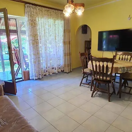 Balatonfenyves/balaton 18389 Apartment